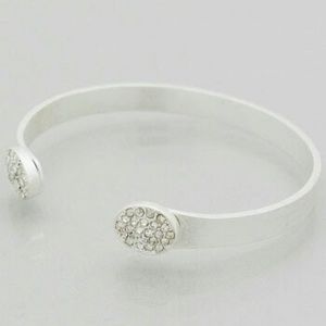 HP• Adjustable Silver tone bracelet w/ rhinestones